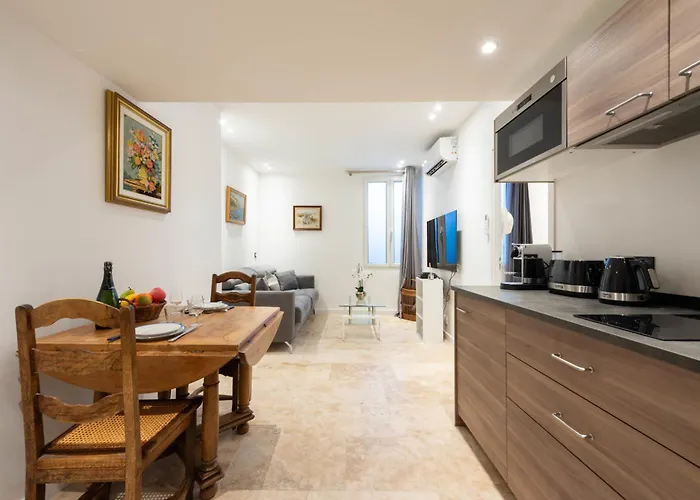 1-Br Apartment With Ac In The Heart Of Cannes